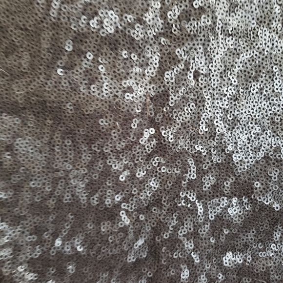 5/$25 (must be bundled for $3) (i1-5) Guess sequin mini skirt - Picture 2 of 4